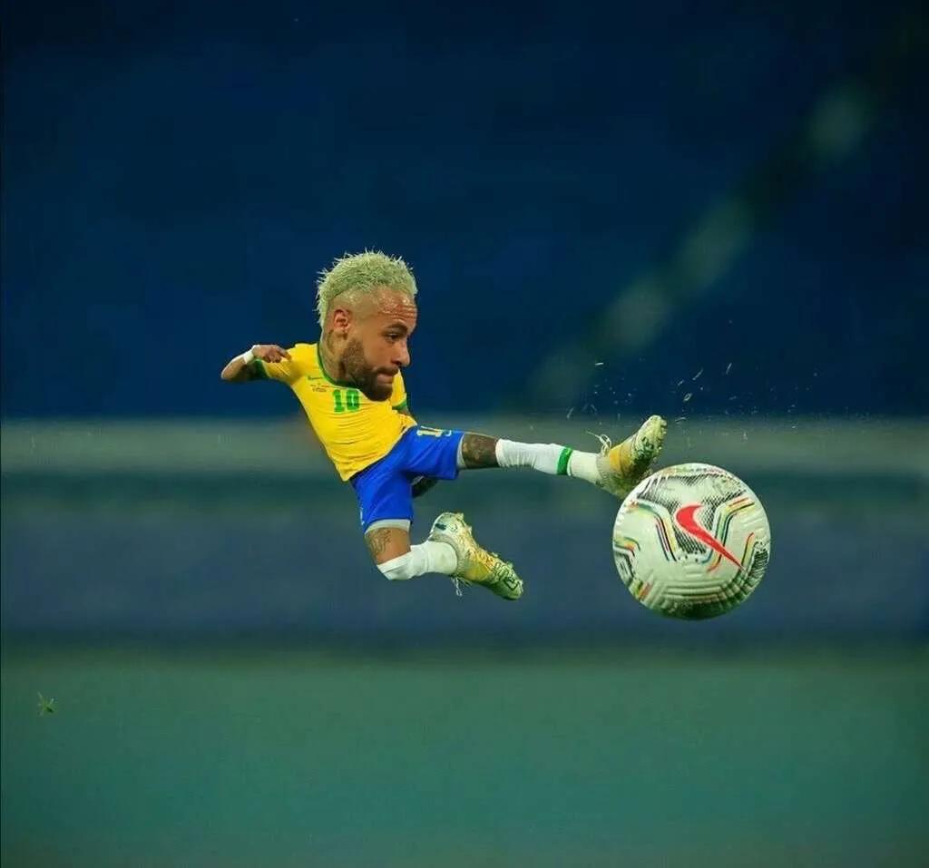 足球大盘点巴萨最强阵容,足坛历史上最贵的十位球员