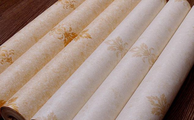 注意啦！不同材质的墙纸上胶方法不一样