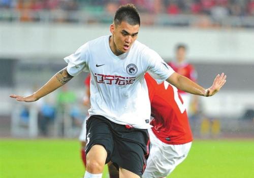 从小在铁西街头颠球的沈阳男孩，生涯都献给辽足退役后却怒喷主队