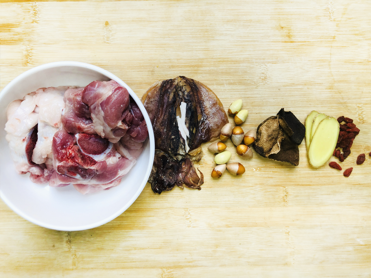 鲜墨鱼煲什么汤好喝,煲鲜墨鱼汤正宗做法