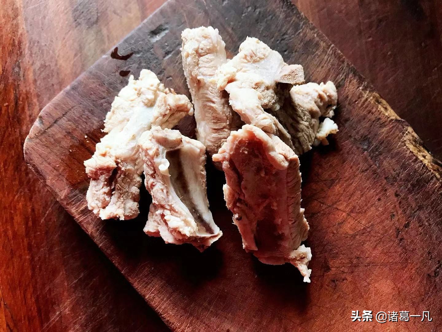 生排骨有一股腥臭味是什么原因,排骨放久了有腥臭味怎么去除