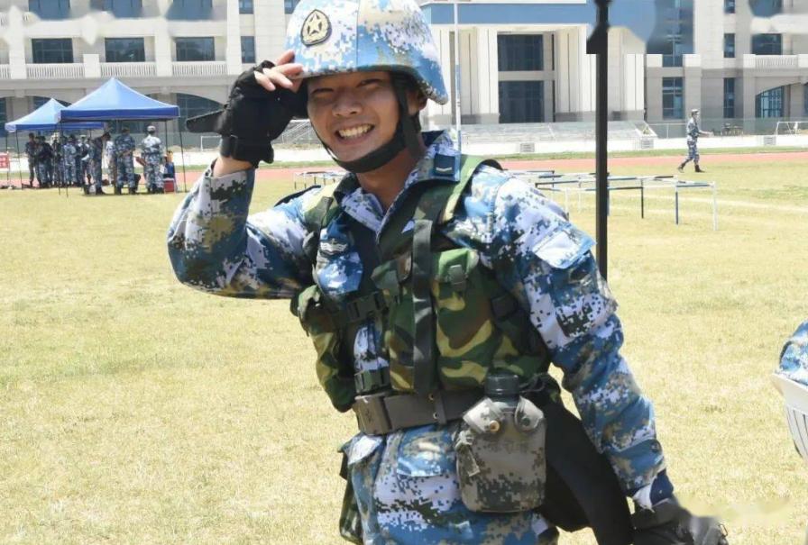 专科生大二去当兵好不好,专科大二去当兵可以一直当嘛