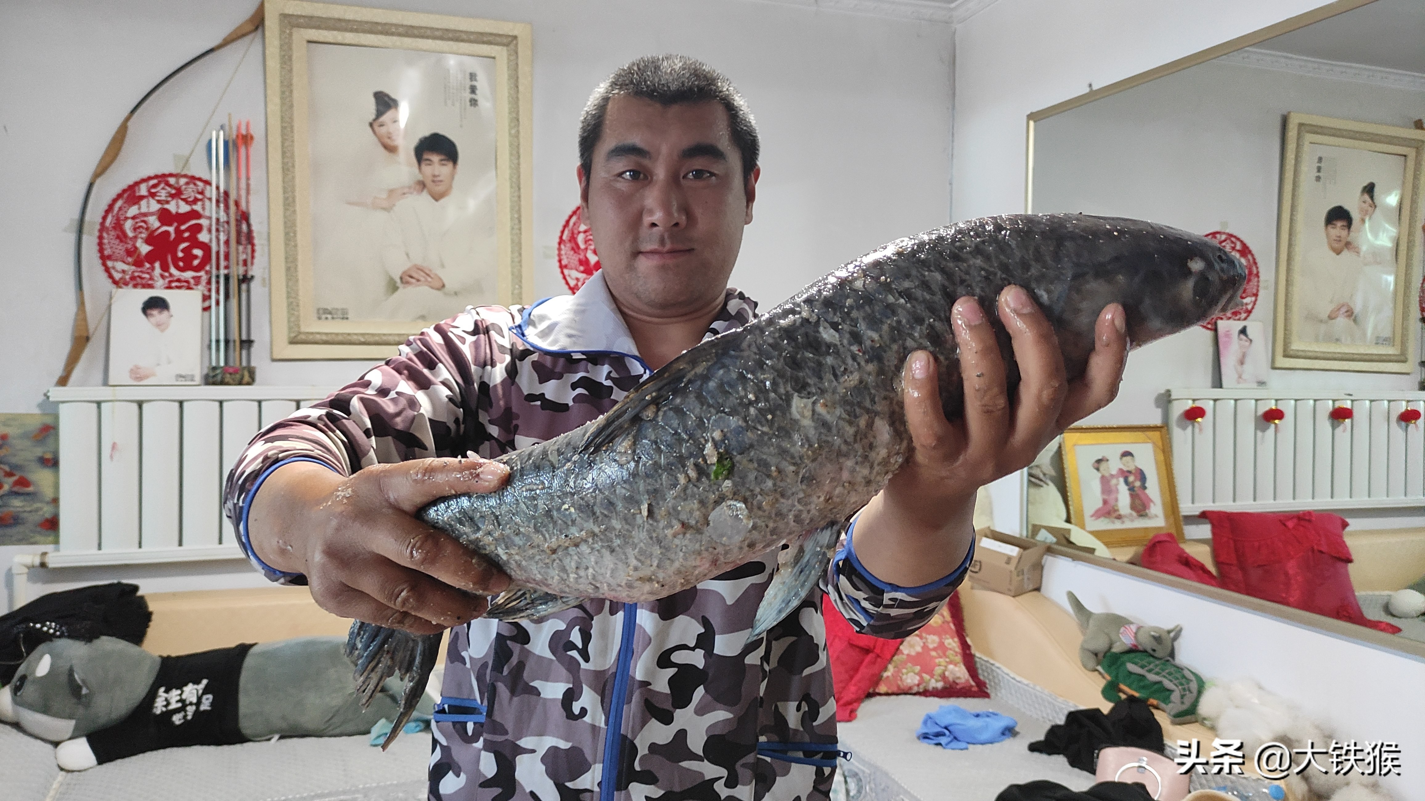 黑坑钓巨物5分钟上3条,野钓巨物成果