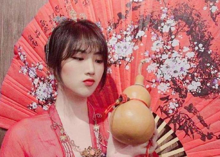 华为小公主：哈佛学霸不当赌王儿媳妇，和王子翩翩起舞组千亿女团