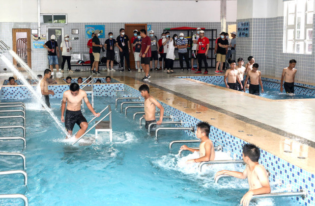 恒大足校复试时间表,千里挑一免费观看