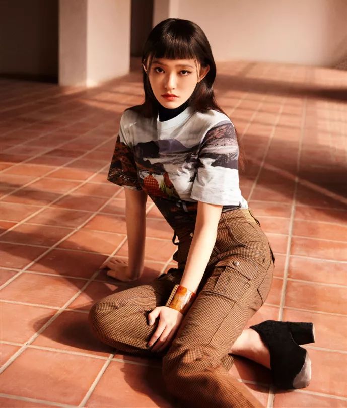 林允空气刘海发型图片,复古腔调的林允眉上齐刘海