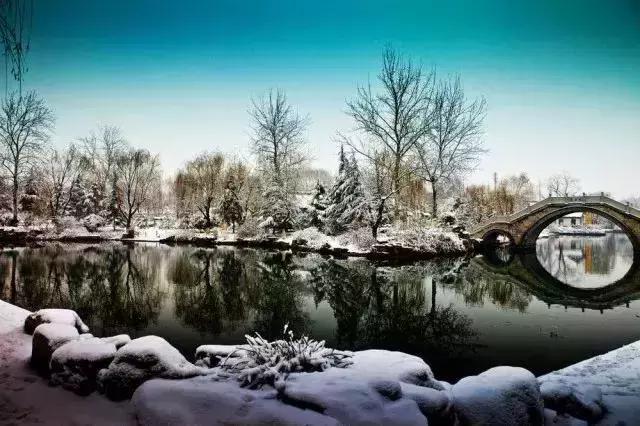 冬季山东山泉水最美最有韵味？济南山泉水美？泰山上下一片银白？