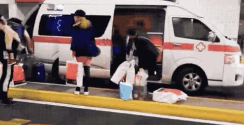 救护车机场接机却装满免税商品？回应来了，但网友：不买账