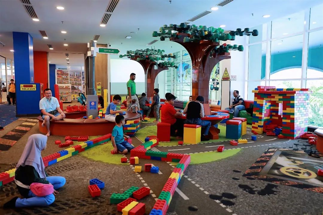 整个房间全拼上乐高是什么感受,现实中的乐高世界