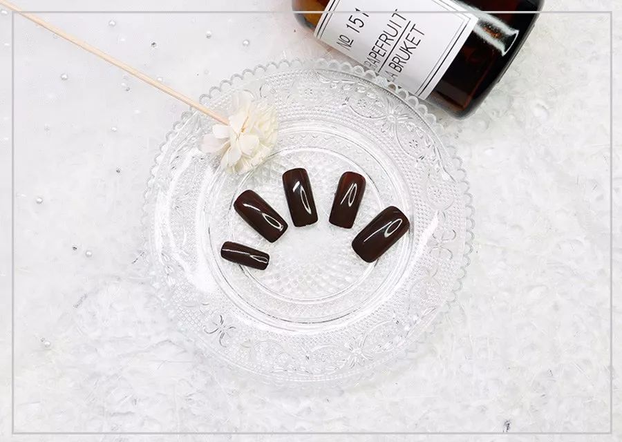 指甲油怎么搭配颜色才好看呢,新年款指甲油