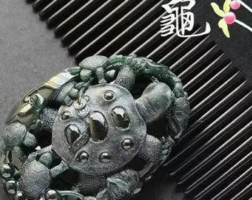 翡翠蝙蝠挂件寓意,翡翠挂件荷花的图案寓意