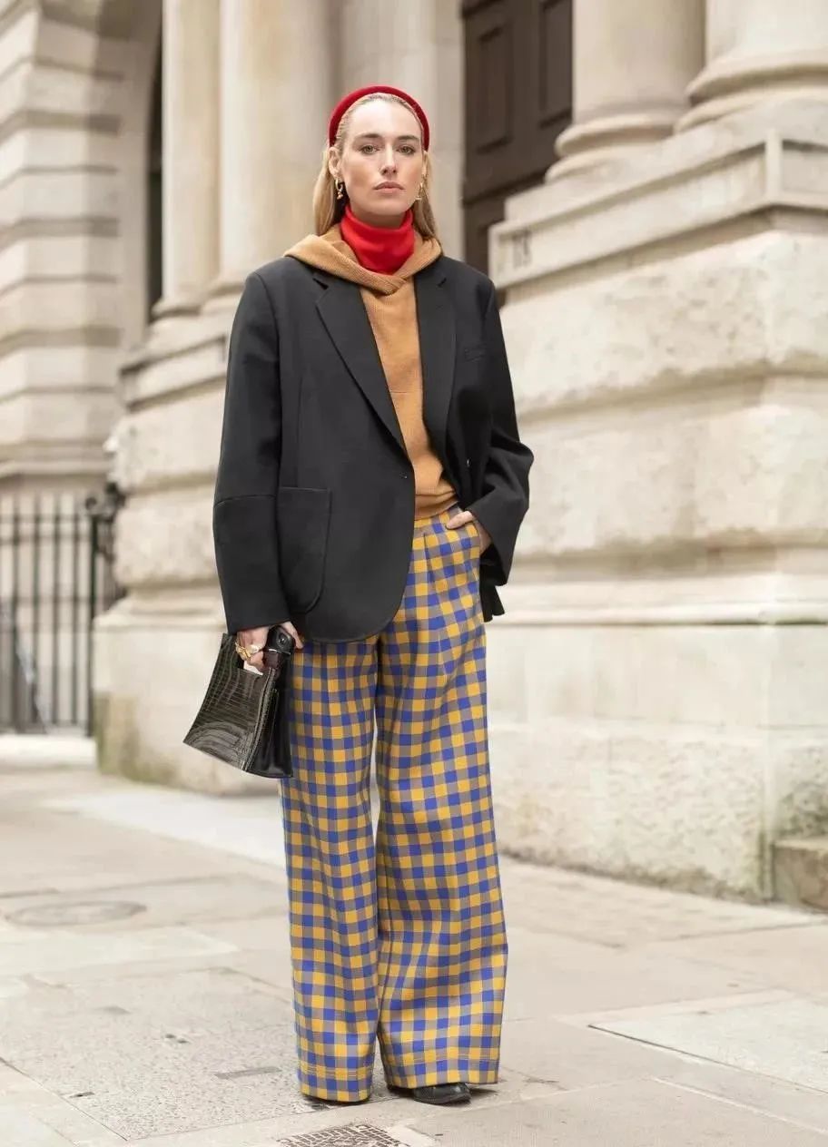 周扬青造型被吐槽脖子短,周扬青深夜晒发照片