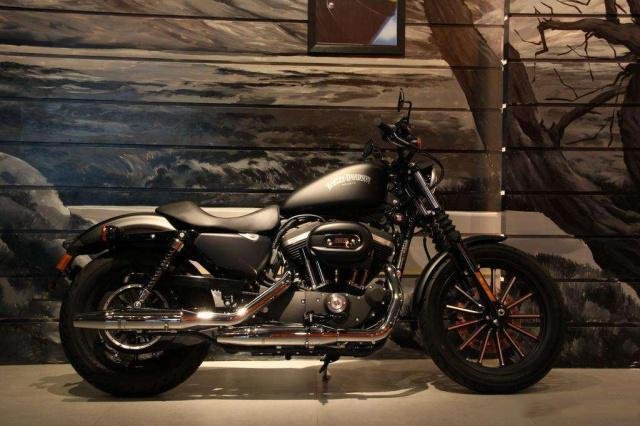 运动巡航车——哈雷883，V型双缸发动机、皮带传动，独具魅力