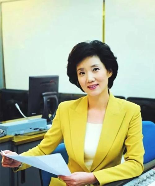 国民女神李修平：播音26年人美心善，57岁无儿无女留下遗憾