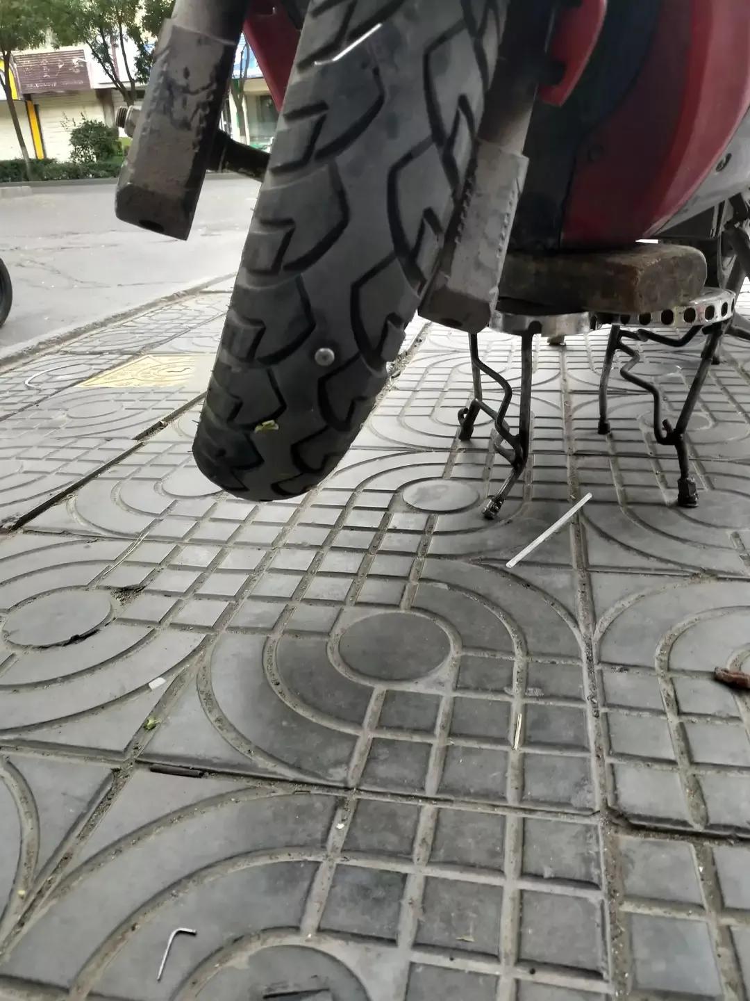 真空胎侧面扎钉子了怎么办,真空胎扎了钉子怎么处理