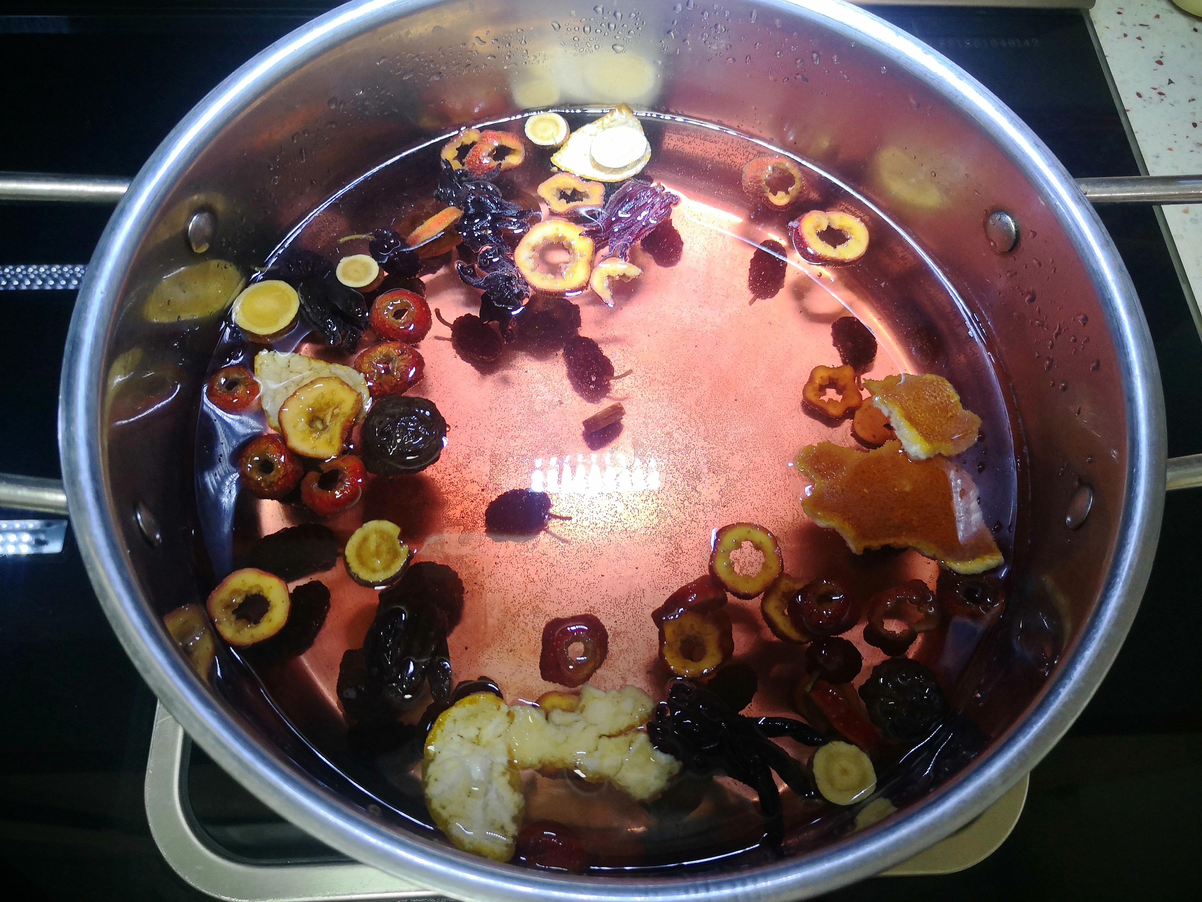 怎么自制酸梅汤超简单,在家里怎么做酸梅汤比较好喝