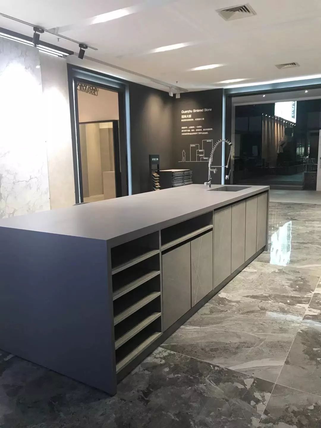 新式的岩板浴室柜物美价廉,最新浴室岩板柜