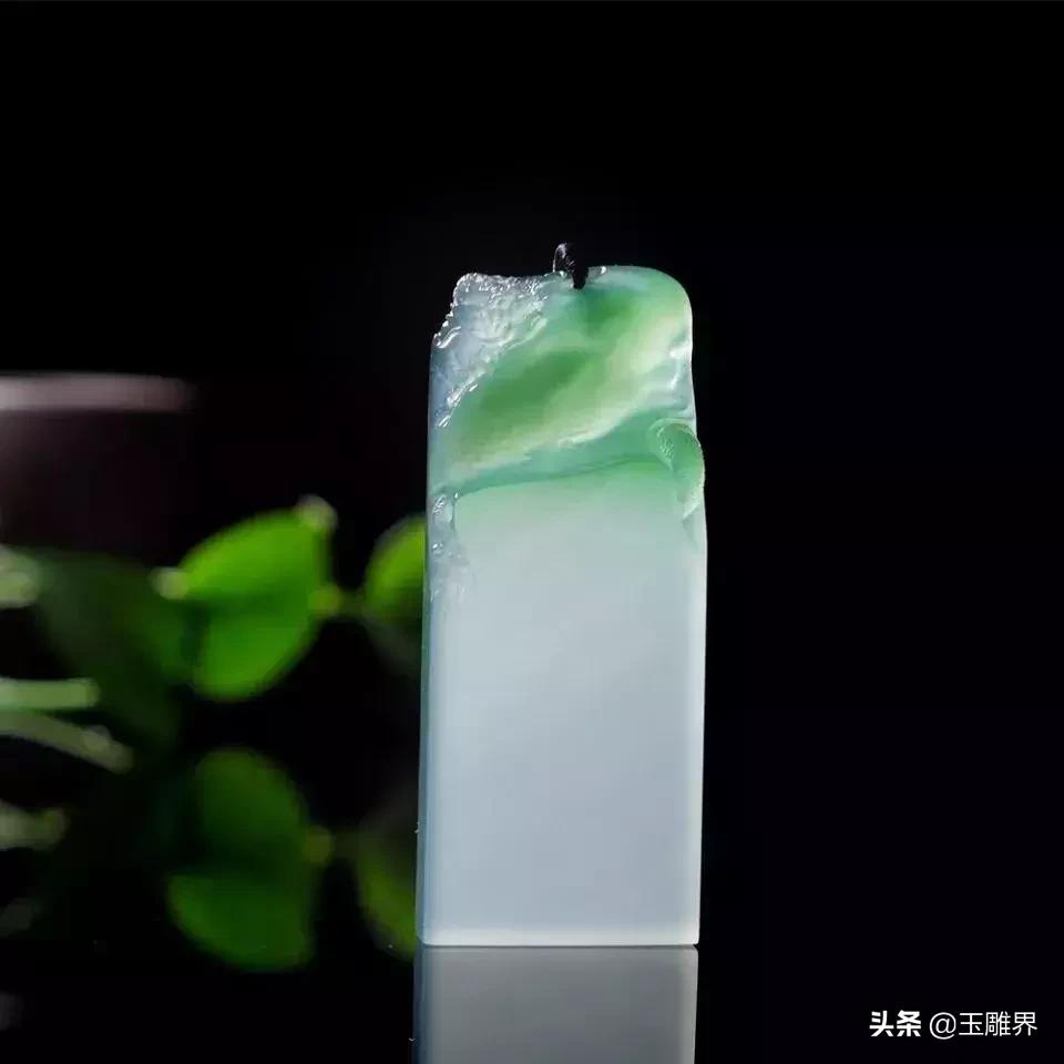 一件翡翠挂件,翡翠挂件龙