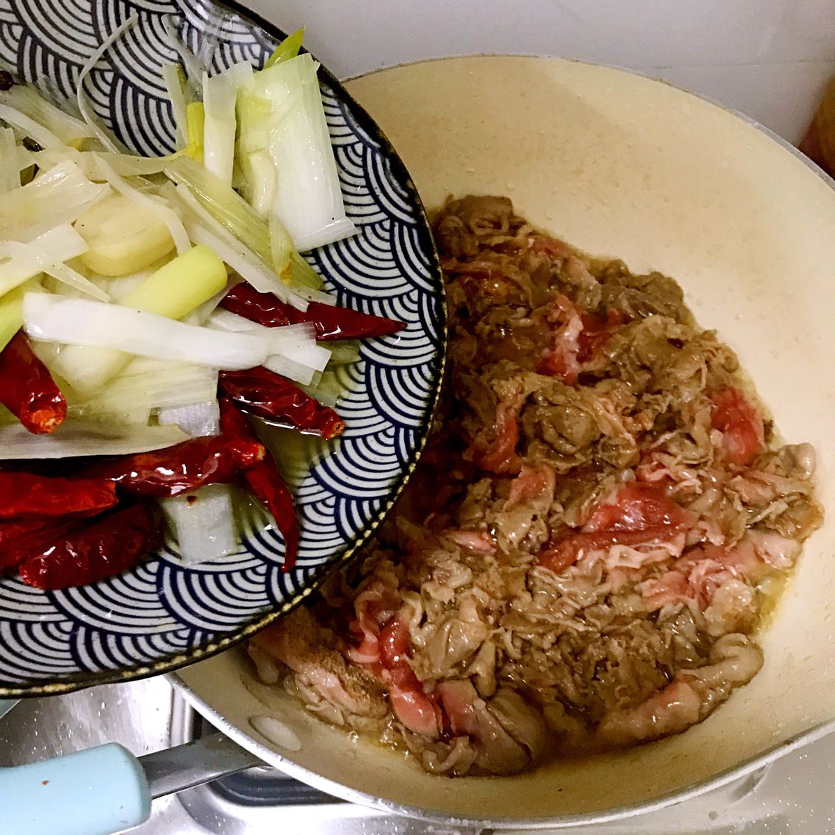 学做大葱炒羊肉,大葱羊肉炒什么好吃又简单