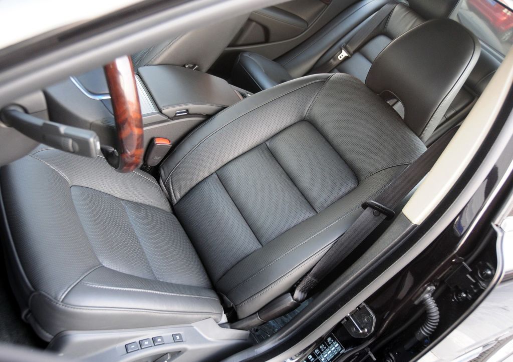 十大最安全最高端的家用车,豪华轿车性能大揭秘