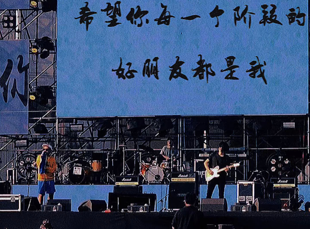 背景图：我把故事告诉了花花香飘向了整个小镇