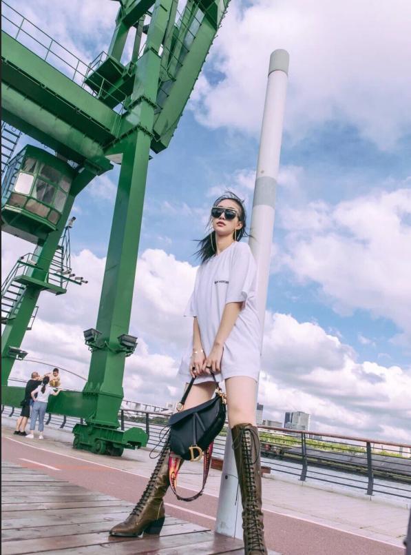 女朋友发一张照片就说我直男,不会给女孩子拍照的男生是直男吗