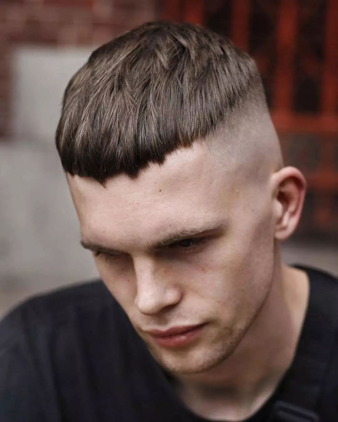 头发很硬两侧总是翘起怎么剪,头发很硬两侧总是翘起