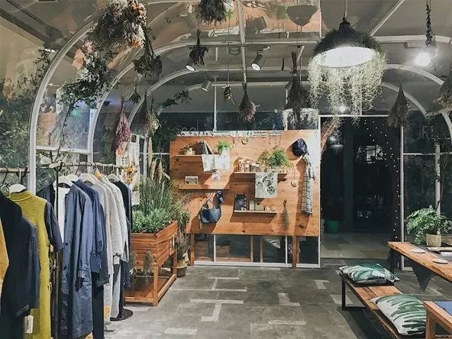 “土气”的休闲农业，正成为高端品牌争抢的“联姻”对象