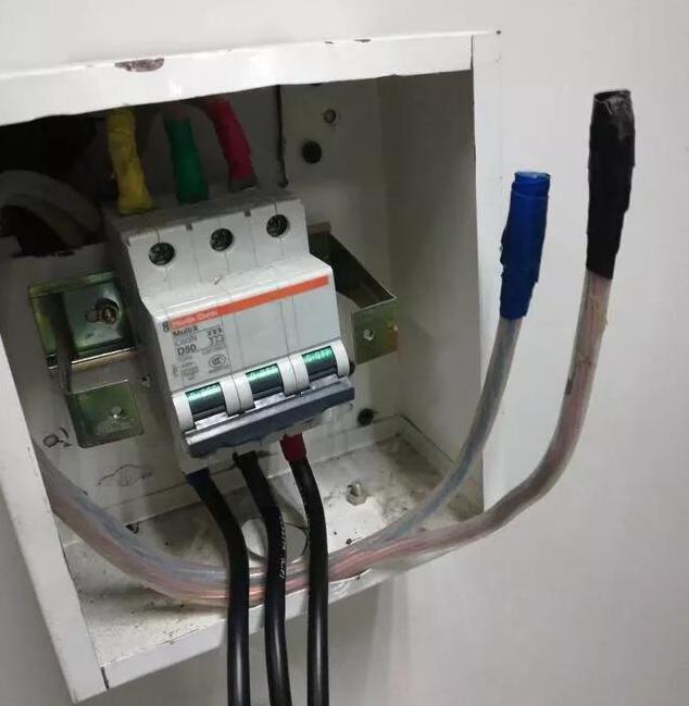 不用工具怎么区分地线零线,不用工具如何分辨零线和地线