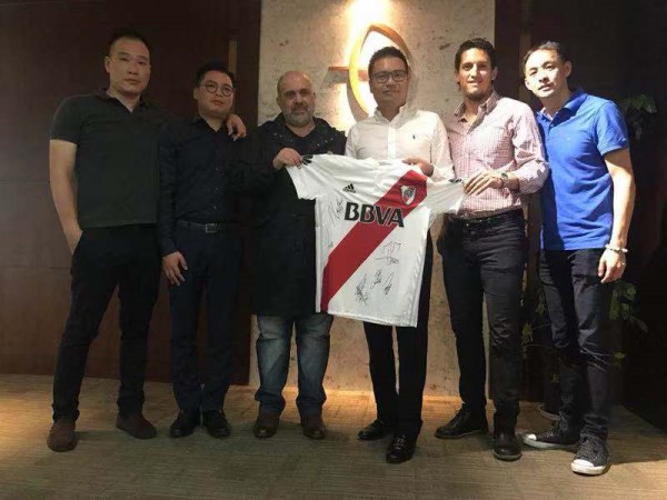 铂烽体育与阿根廷河床足球俱乐部合作协议正式签署