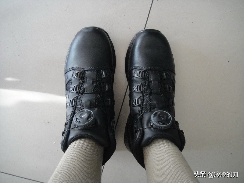 军靴有多舒服,军靴多厚硬不硬