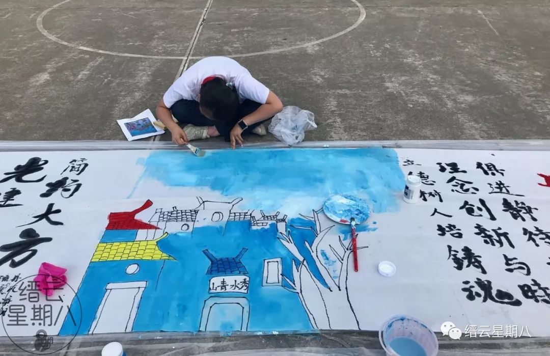 画一幅与校园足球有关的绘画,校园足球绘画又难又好看