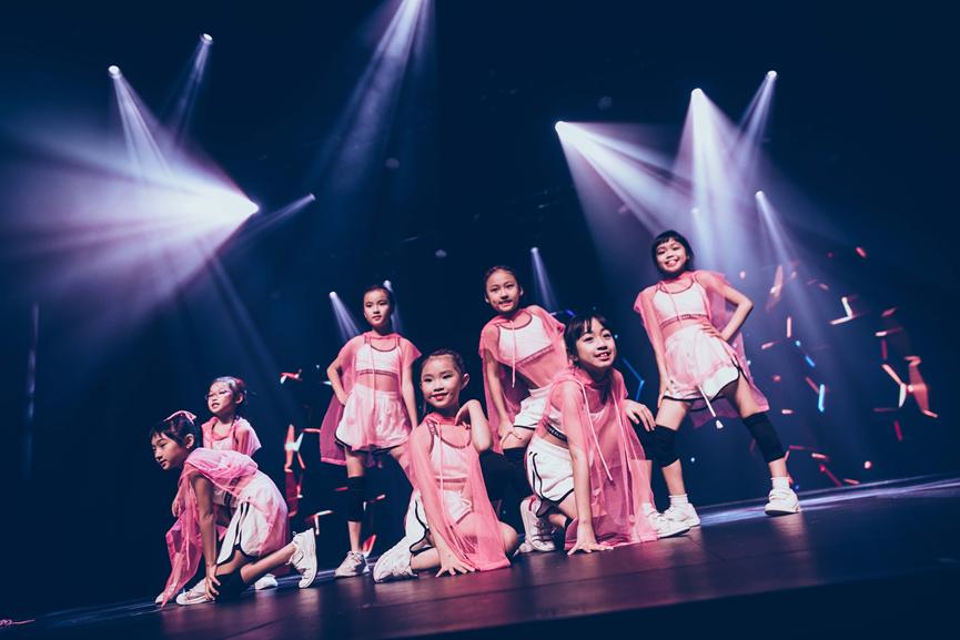 东荟城名店仓lululemon,从深圳如何到香港东荟城名店仓