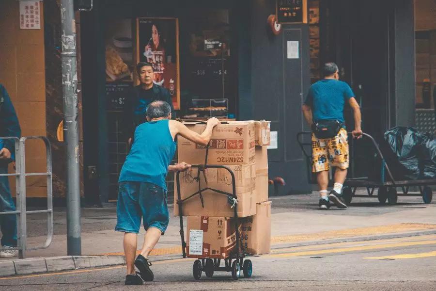 “火车卧铺这么便宜，为什么还有人买硬座？”：你没穷过，你不懂