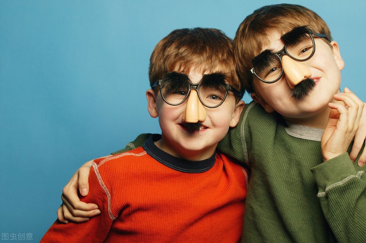 接吻gif搞笑图,接吻gif搞笑图片