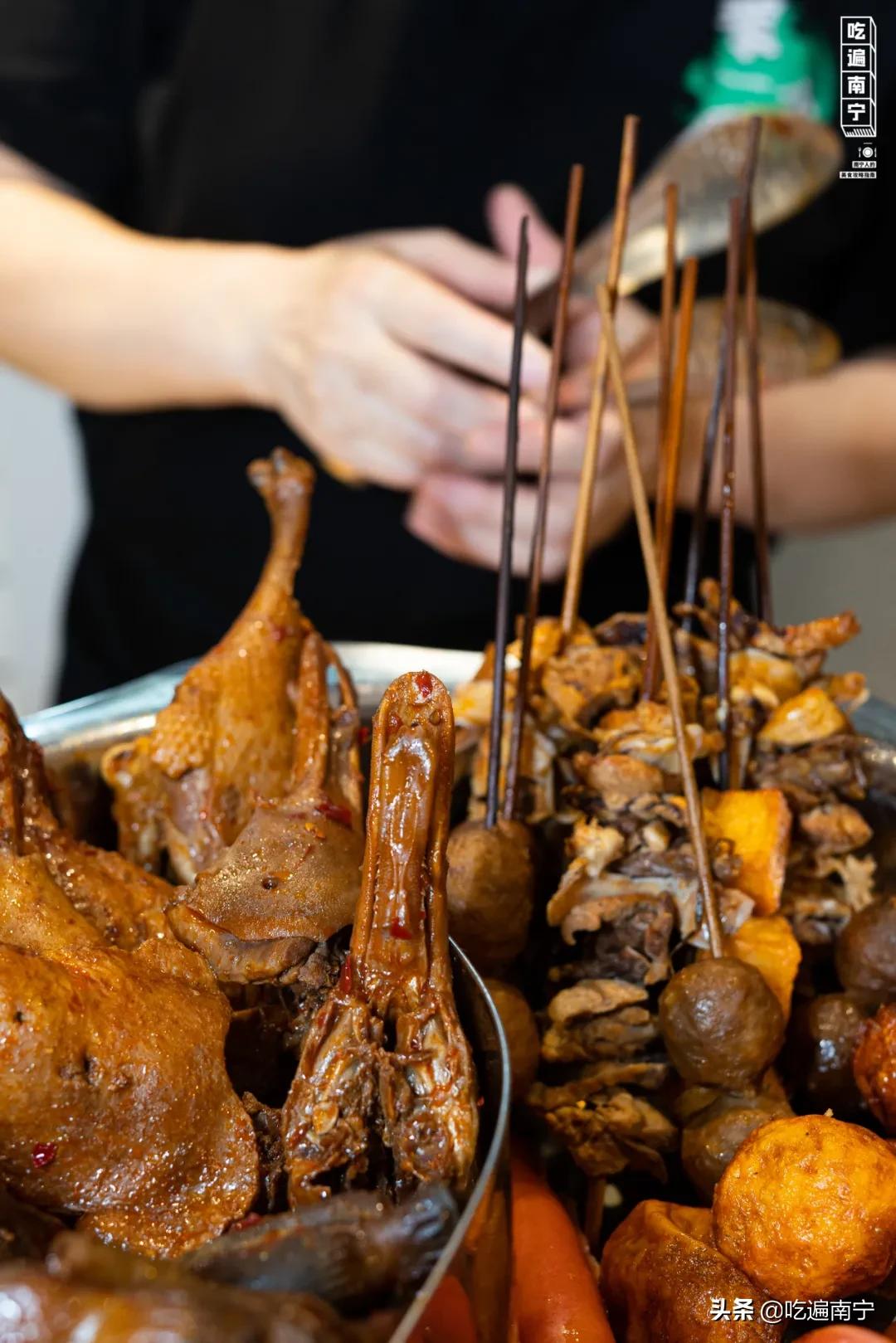 最近有一家特别火的螺蛳粉店,广西南宁西乡塘皇冠螺螺蛳粉