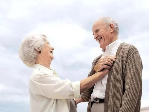 为什么有的人出汗身体黏黏的,为什么有的人出汗了身上还是很香