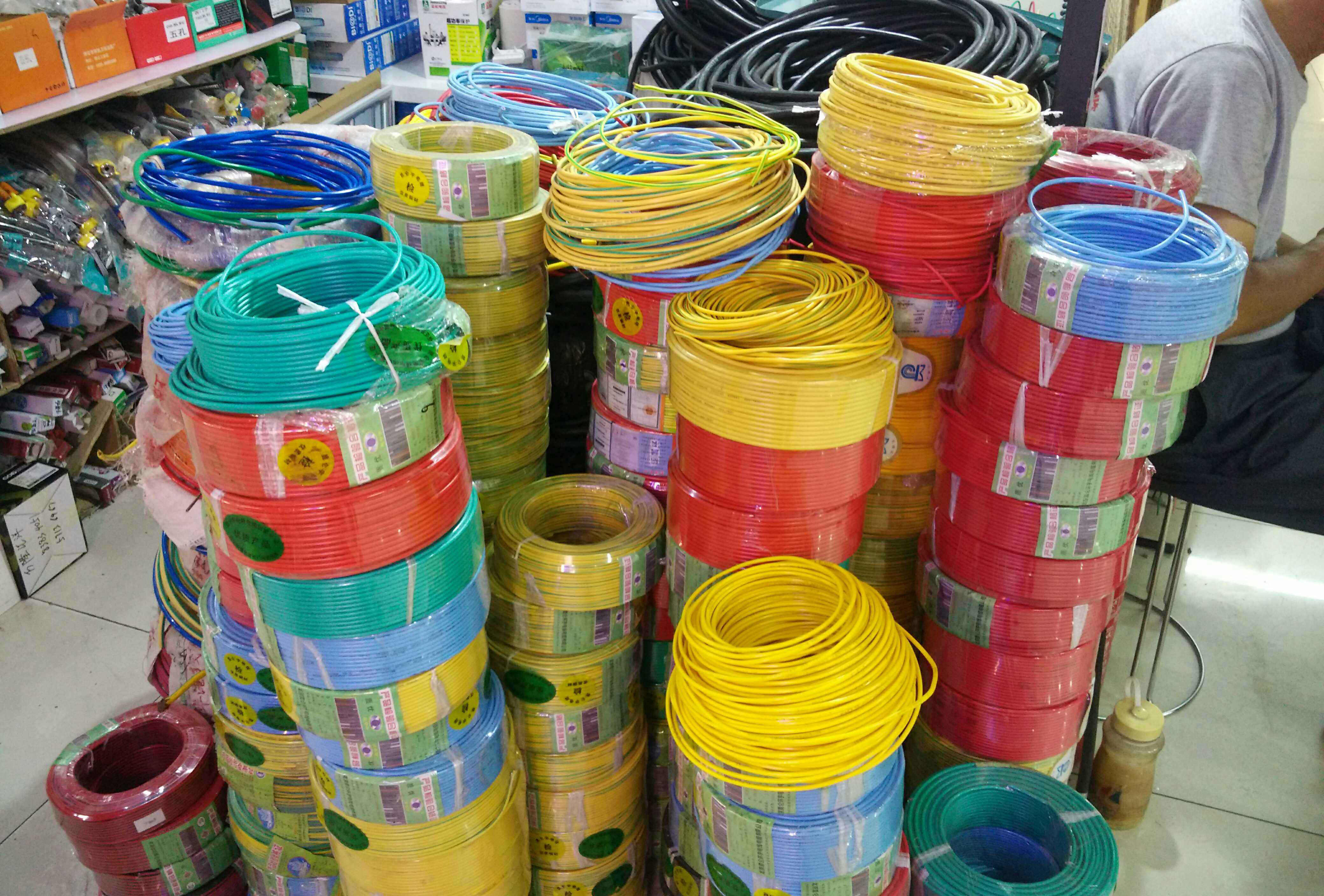 装修电线是硬芯线好还是软芯线好,装修电线用软线还是硬线