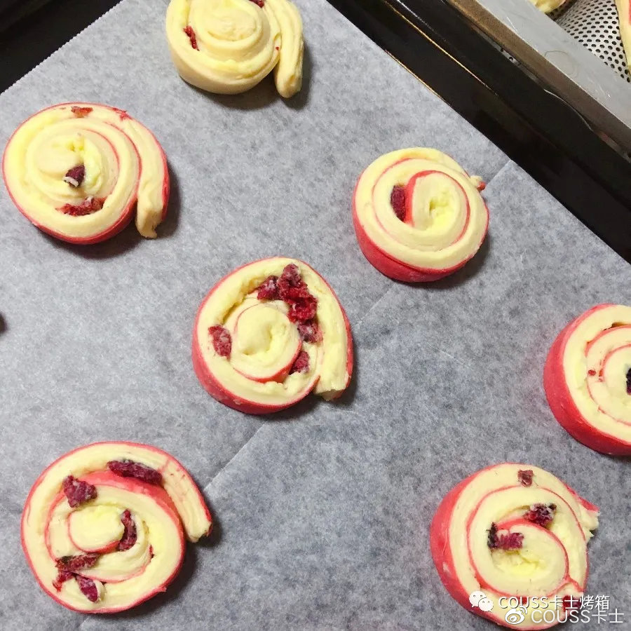 卡仕达酱酥粒面包,卡仕达酱蛋奶味面包