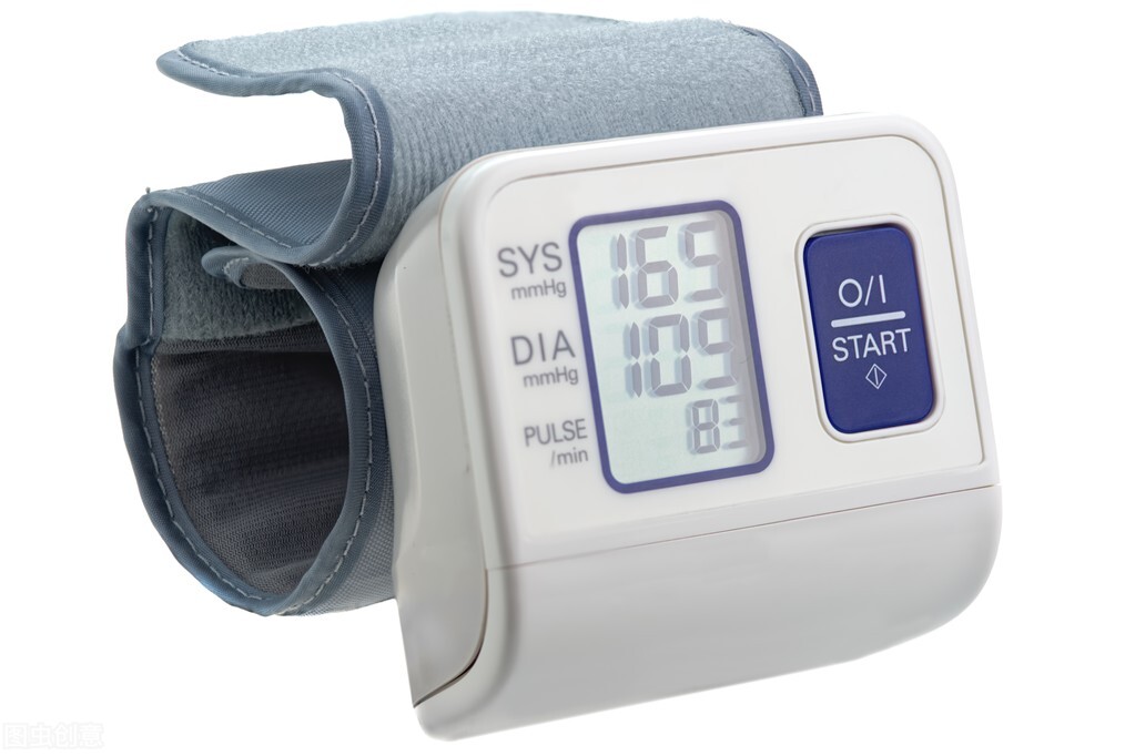 用腕式血压计如何正确量血压,腕式血压计和水银血压计哪个准