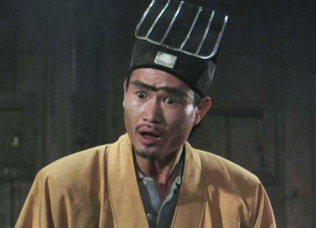 婚礼上飞来一只大鸟，新郎要将其大跑，来一道士让他跪下叫娘！