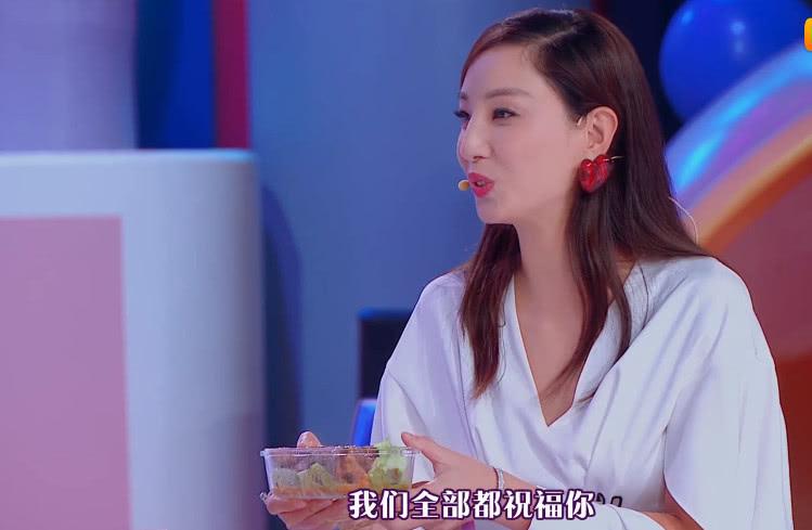 郑希怡阿娇同台,郑希怡送阿娇礼物完整版