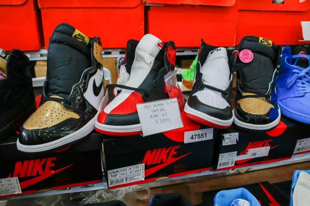 大学生一个月生活费给男朋友买鞋,大学生一个月生活费800可以吗