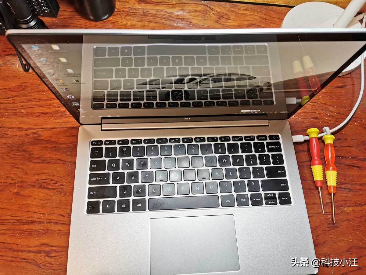 小米笔记本黑屏一秒恢复解决方法,用了几年的小米手机不经意间黑屏