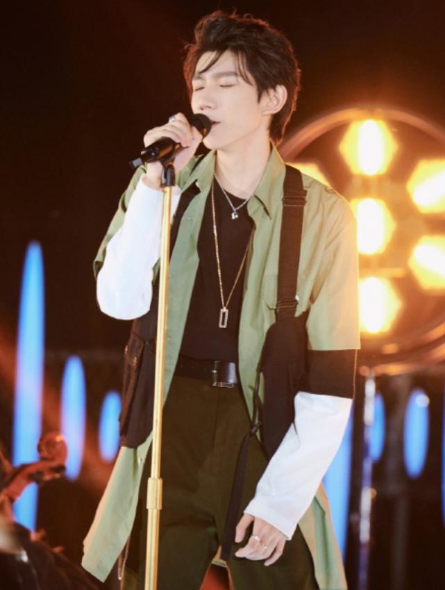 王源年轻的时候,王源小时候和现在对比变了又没变