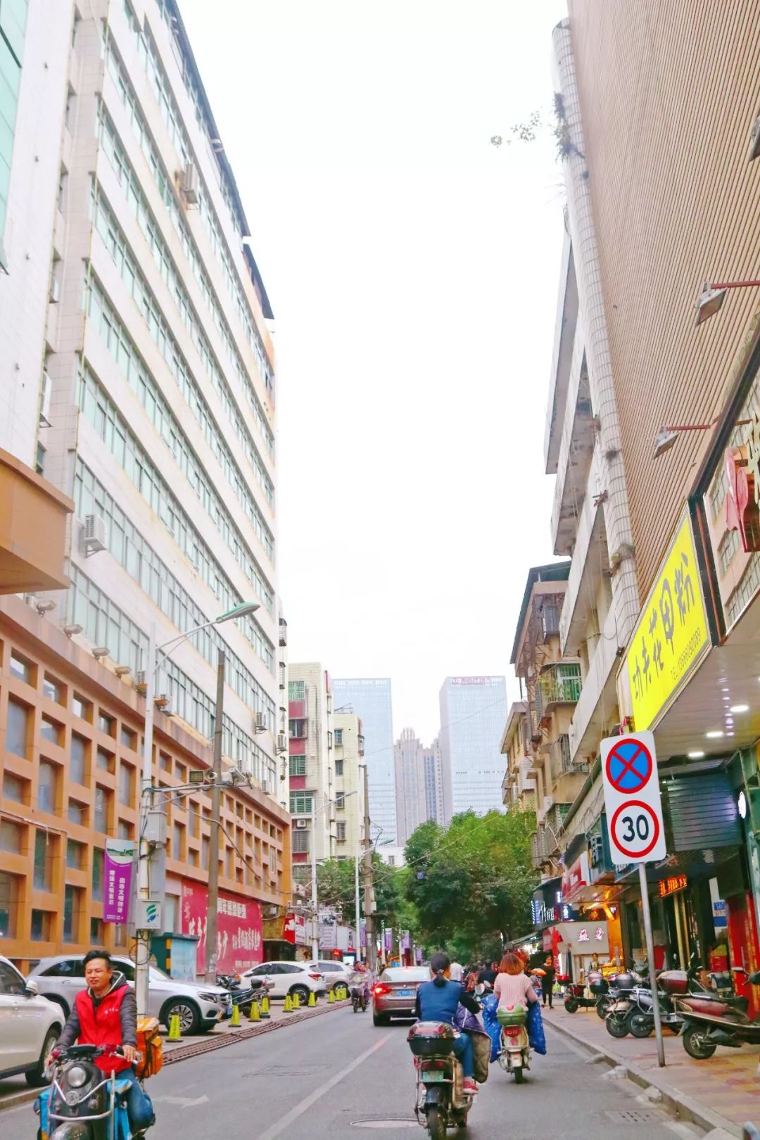 又小又偏!这碗藏在小巷深处的“魔鬼”豆花,我都舍不得曝光