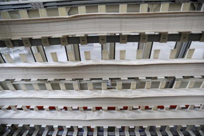 从破产到市值破2万亿,从濒临倒闭到年入1亿