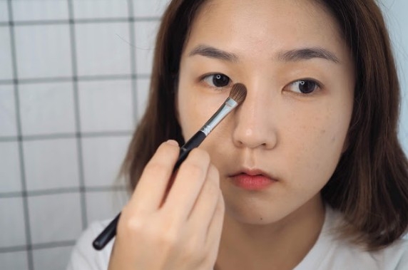 新手学画眼影应该选怎么样的眼影,一套眼影刷可以用不同的眼影盘吗