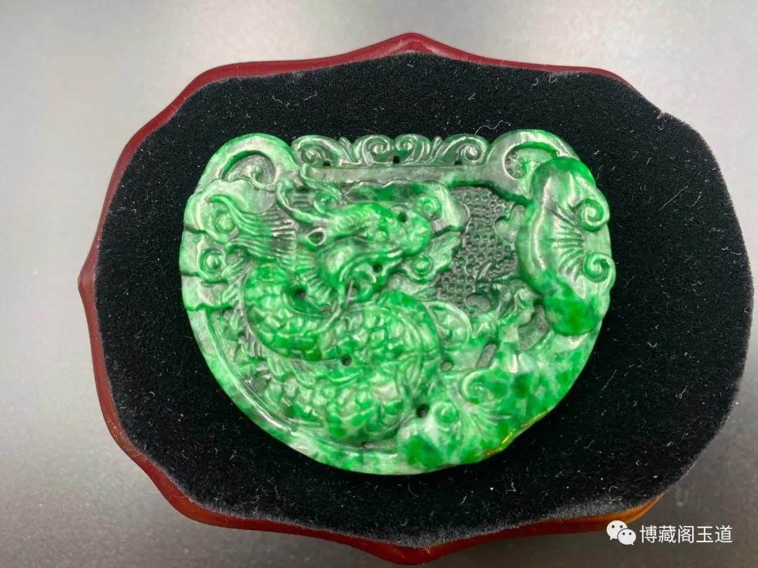 翡翠是珠宝玉石中的贵族,翡翠世界公认珠宝