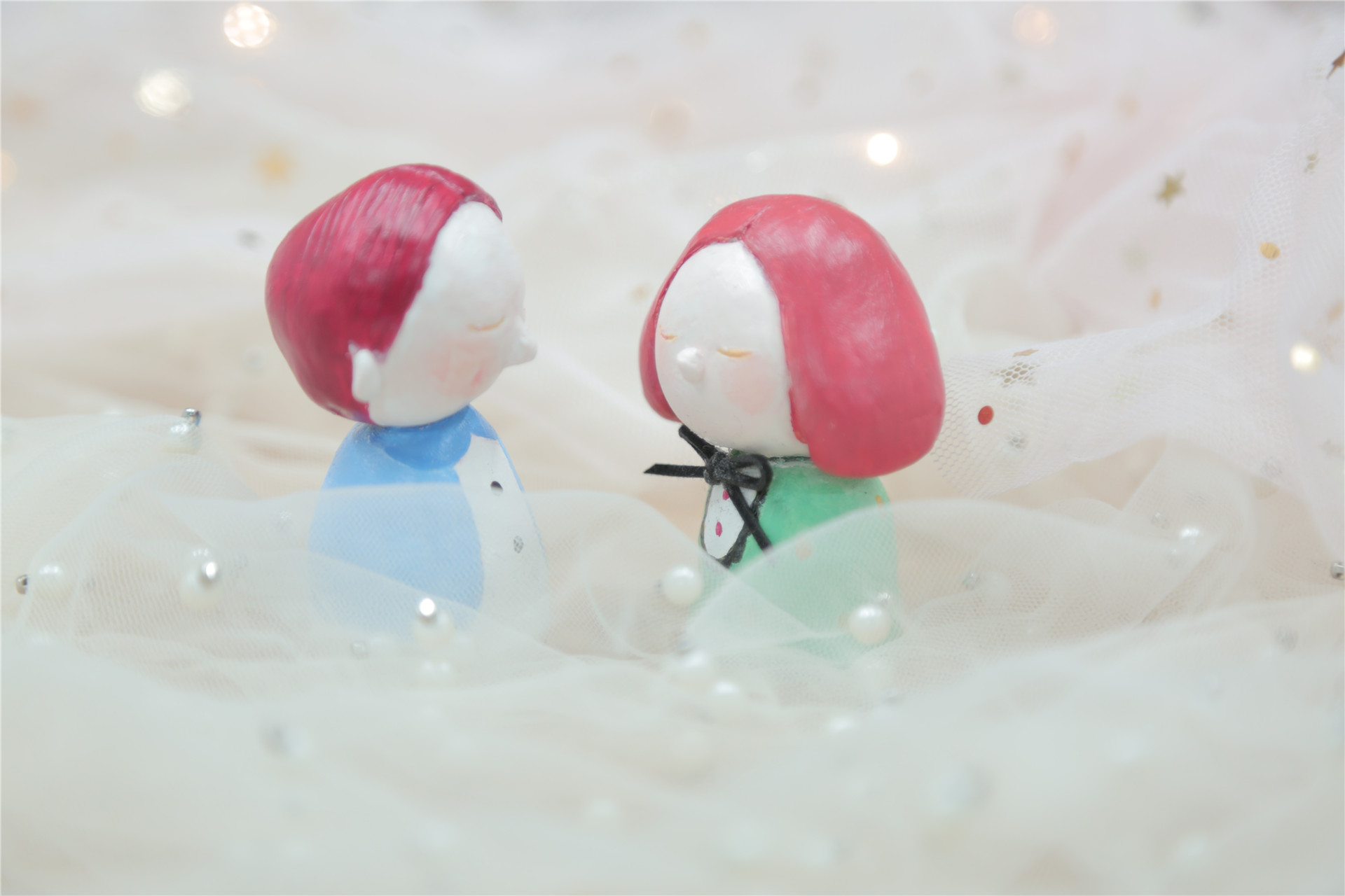 捏几块可爱的粘土,用粘土制作可爱小男孩